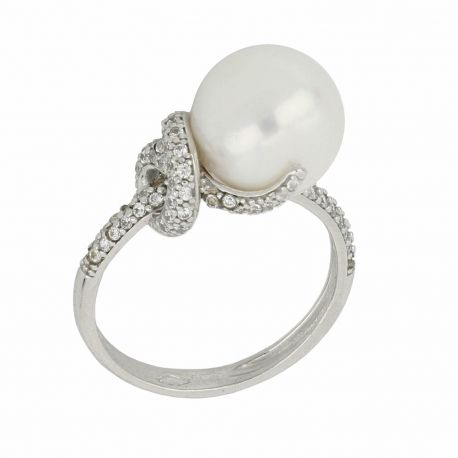 Een 18k witte gouden ring met parel en zircon