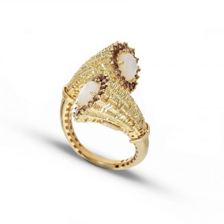 Contrariè ring in 18k gold with Mother of Pearl and Zirconia