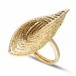 Oval ring in 18k yellow gold