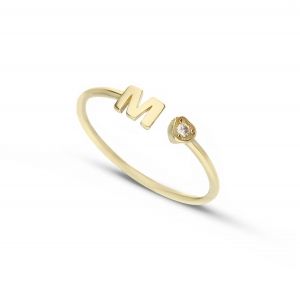 Anillo con carta M en oro...